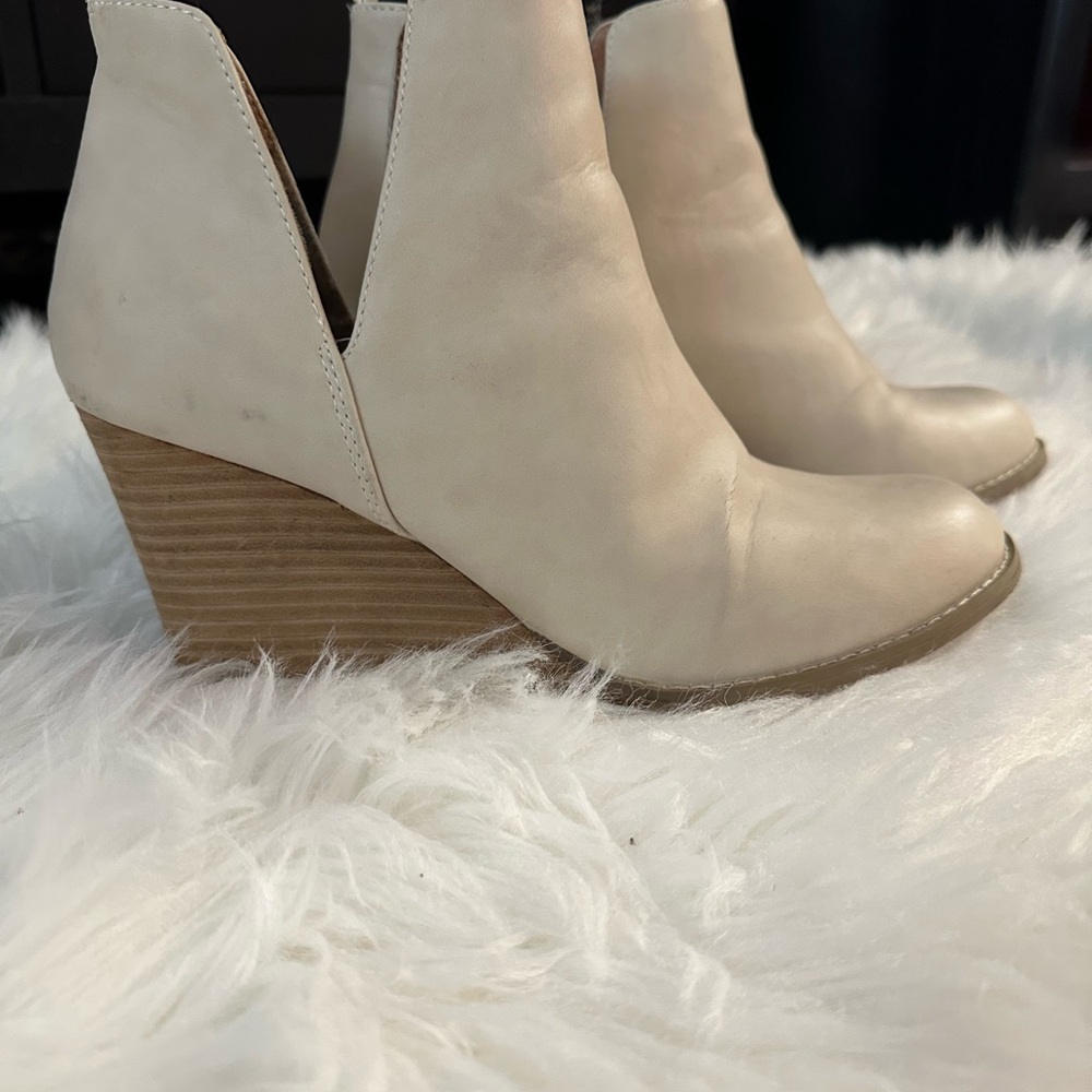 Report Gabbot Cream Ankle Booties with Tan Wedge Heel Size 9